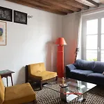 Spacious Love Nest Located In Paris 6Th