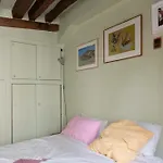 Spacious Love Nest Located In Paris 6Th