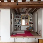 Spacious Love Nest Located In Paris 6Th